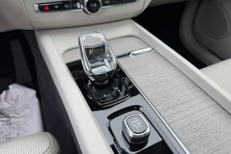 Volvo XC60 din 2022 cu 61.800 km - oferta VOL169083 - foto 13