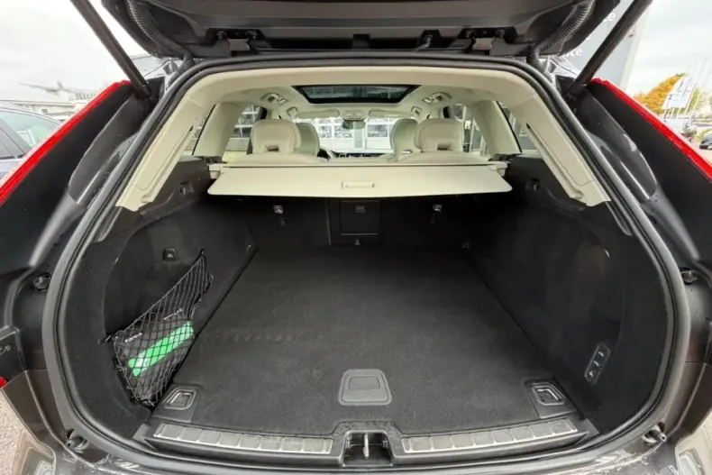 Volvo XC60 din 2022 cu 61.800 km - oferta VOL169083 - foto 22