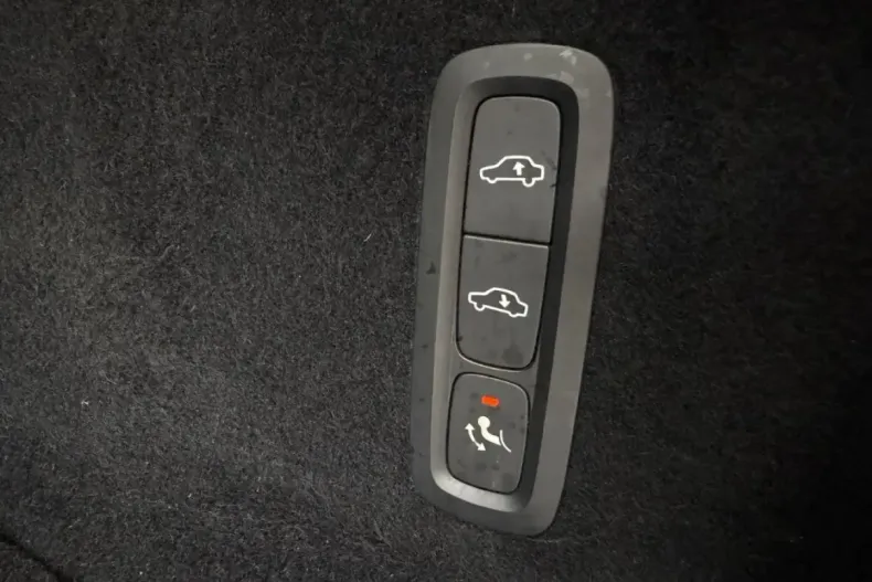 Volvo XC60 din 2022 cu 61.800 km - oferta VOL169083 - foto 24