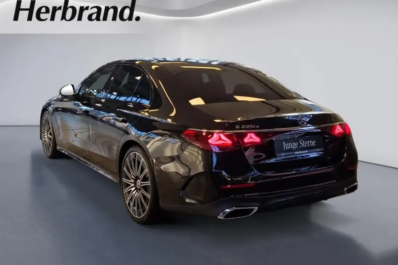 Mercedes-Benz E 220 din 2024 cu 13.286 km - oferta MER169107 - foto 4