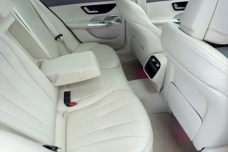 Mercedes-Benz E 300 din 2024 cu 34.700 km - oferta MER169108 - foto 5