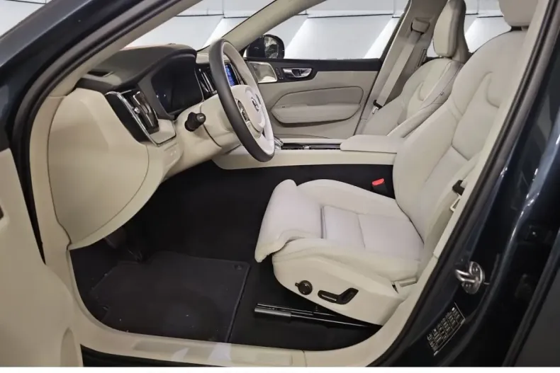 Volvo XC60 din 2025 cu 5.000 km - oferta VOL169245 - foto 7