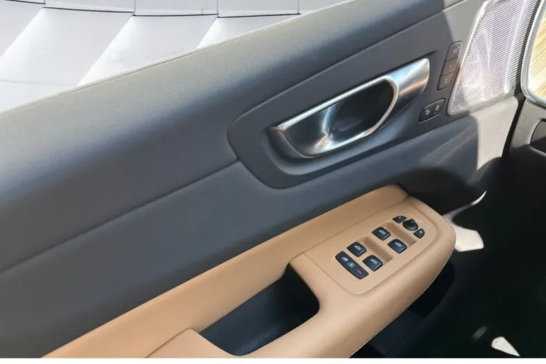 Volvo XC60 din 2025 cu 5.000 km - oferta VOL169253 - foto 10