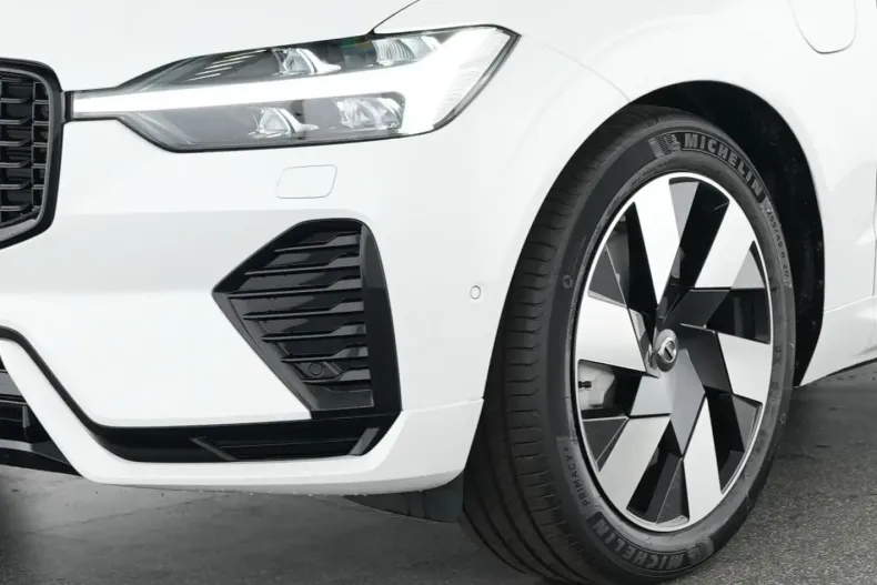 Volvo XC60 din 2025 cu 16.847 km - oferta VOL169256 - foto 9