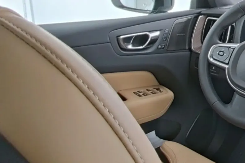 Volvo XC60 din 2025 cu 16.847 km - oferta VOL169256 - foto 11