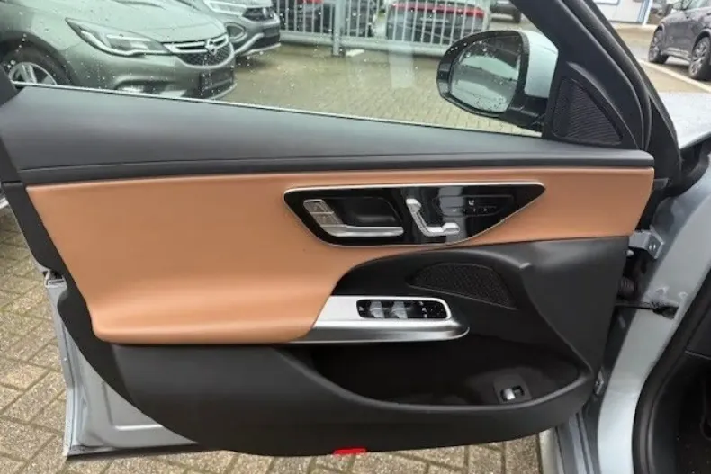 Mercedes-Benz E 450 din 2024 cu 49.863 km - oferta MER169316 - foto 9