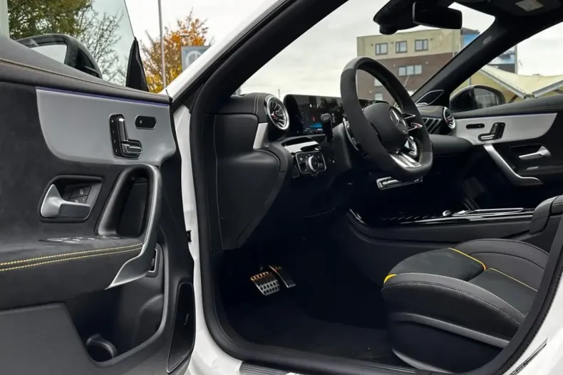 Mercedes-Benz CLA 45 AMG din 2025 cu 5.800 km - oferta MER169327 - foto 7