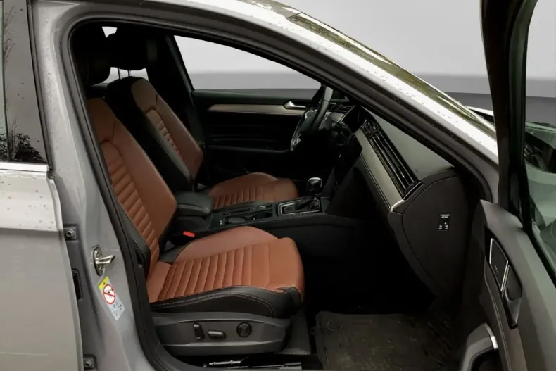 Volkswagen Passat Variant din 2022 cu 64.678 km - oferta VOL169356 - foto 4