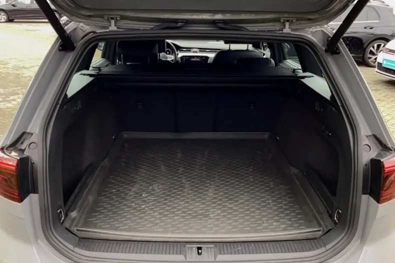 Volkswagen Passat Variant din 2022 cu 64.678 km - oferta VOL169356 - foto 17