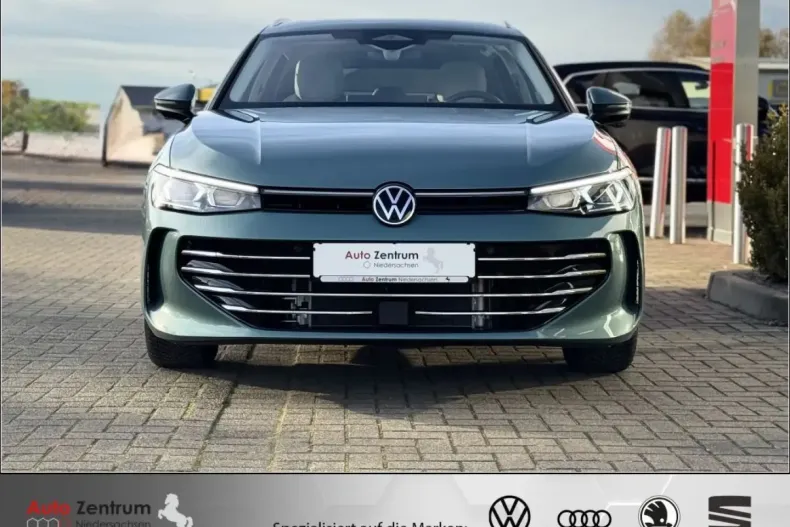 Volkswagen Passat Variant din 2025 cu 6.000 km - oferta VOL169357 - foto 2