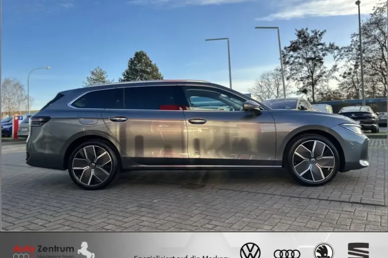 Volkswagen Passat Variant din 2024 cu 11.500 km - oferta VOL169359 - foto 3