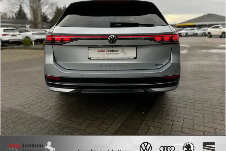 Volkswagen Passat Variant din 2025 cu 4.000 km - oferta VOL169360 - foto 6