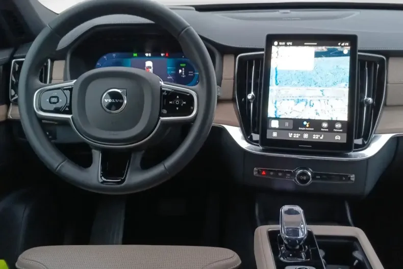 Volvo XC90 din 2024 cu 6.400 km - oferta VOL169377 - foto 3