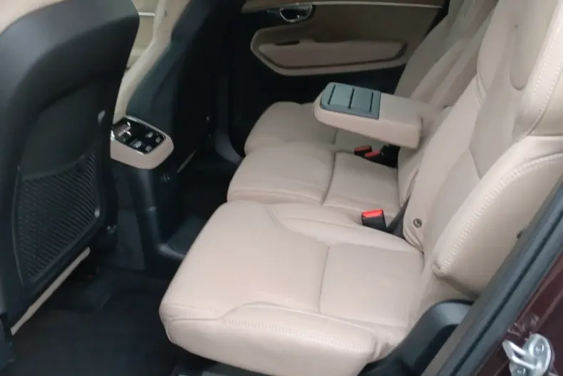 Volvo XC90 din 2024 cu 6.400 km - oferta VOL169377 - foto 9