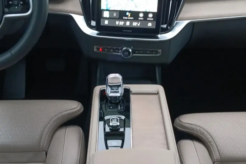 Volvo XC90 din 2024 cu 6.400 km - oferta VOL169377 - foto 14