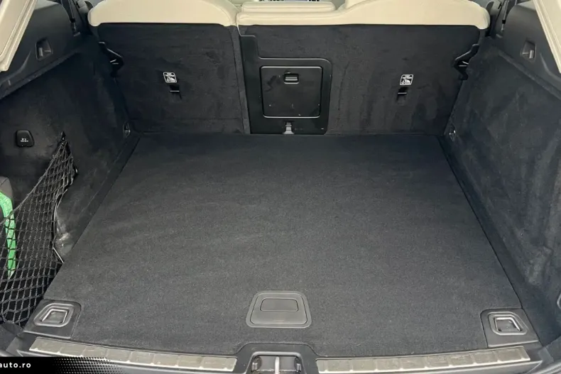 Volvo XC60 din 2022 cu 49.900 km - oferta VOL169381 - foto 12