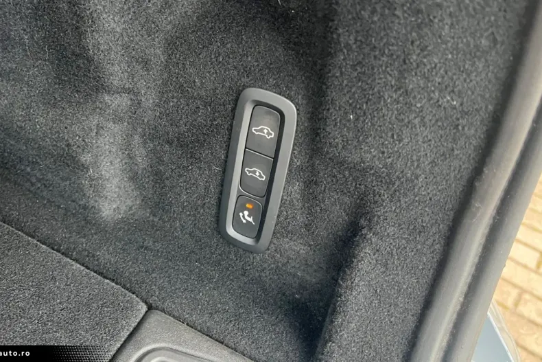 Volvo XC60 din 2022 cu 49.900 km - oferta VOL169381 - foto 13