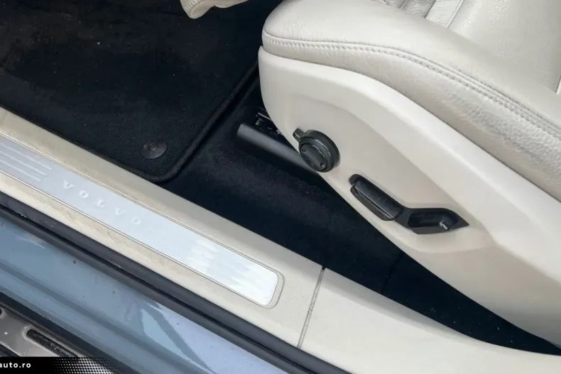 Volvo XC60 din 2022 cu 49.900 km - oferta VOL169381 - foto 19