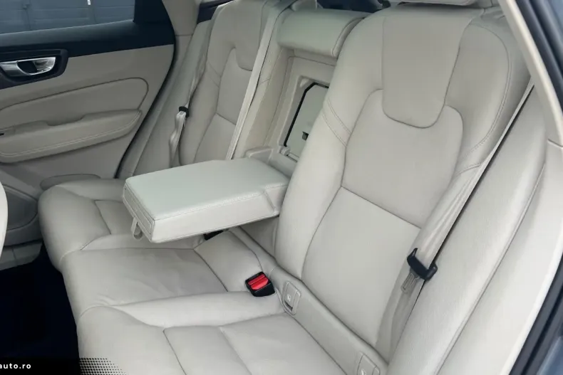 Volvo XC60 din 2022 cu 49.900 km - oferta VOL169381 - foto 20