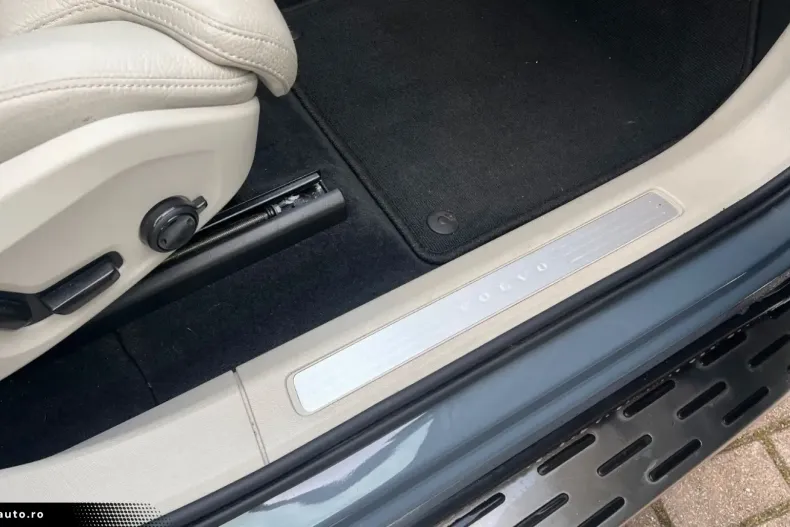 Volvo XC60 din 2022 cu 49.900 km - oferta VOL169381 - foto 23
