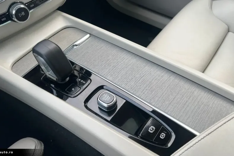 Volvo XC60 din 2022 cu 49.900 km - oferta VOL169381 - foto 28