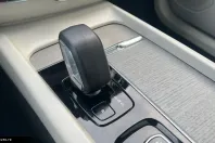 Volvo XC60 din 2022 cu 49.900 km - oferta VOL169381 - foto 29