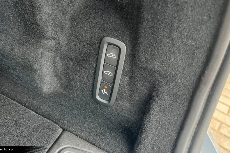 Volvo XC60 din 2022 cu 49.900 km - oferta VOL169382 - foto 14