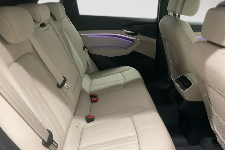 Audi Q8 e-tron din 2023 cu 39.850 km - oferta AUD169383 - foto 10