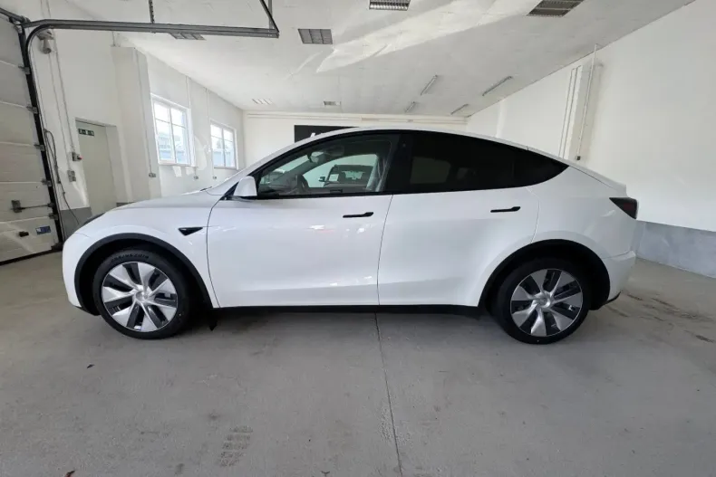 Tesla Model Y din 2023 cu 26.500 km - oferta TES169394 - foto 2