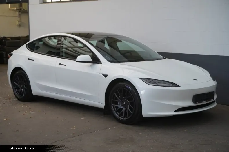 Tesla Model 3 din 2024 cu 43.534 km - oferta TES169396 - foto 1