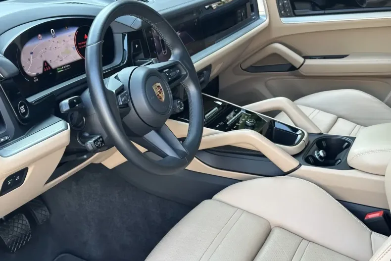Porsche Cayenne din 2025 cu 9.800 km - oferta POR169408 - foto 3