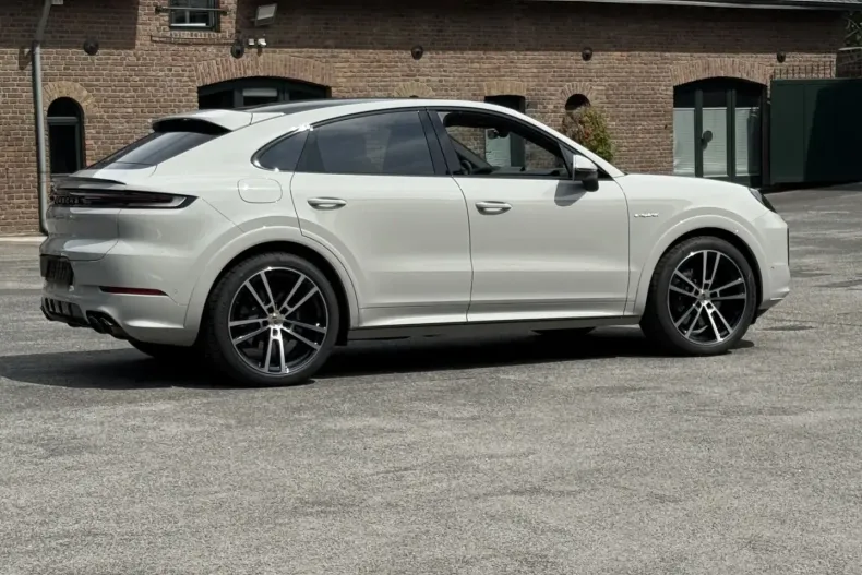 Porsche Cayenne din 2025 cu 9.800 km - oferta POR169408 - foto 30