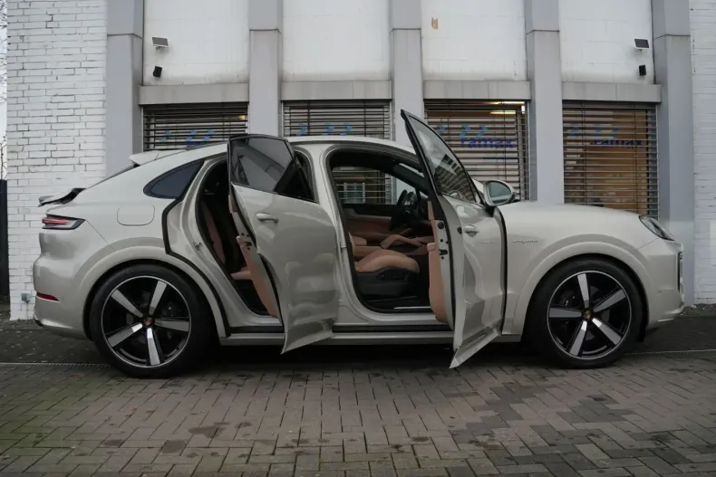 Porsche Cayenne din 2025 cu 10.000 km - oferta POR169421 - foto 1