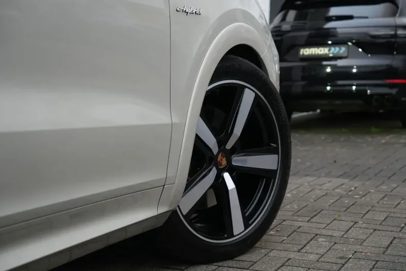 Porsche Cayenne din 2025 cu 10.000 km - oferta POR169421 - foto 13