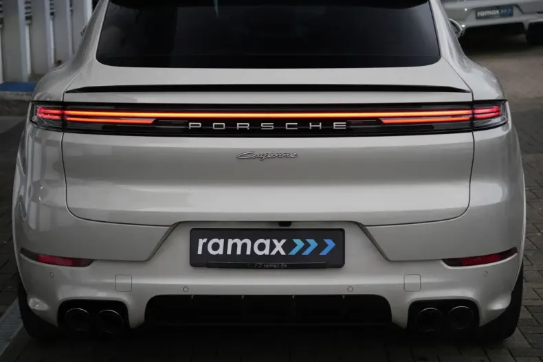 Porsche Cayenne din 2025 cu 10.000 km - oferta POR169421 - foto 46