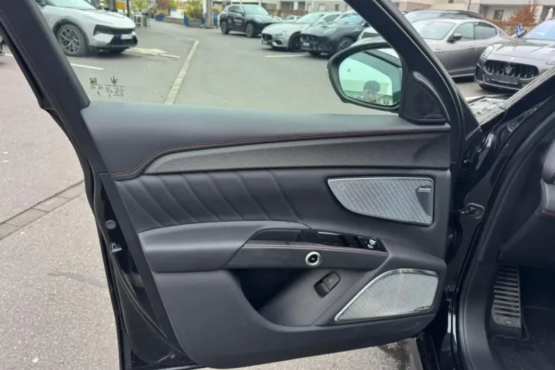 Maserati Grecale din 2022 cu 39.880 km - oferta MAS169424 - foto 9