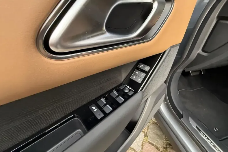 Land Rover Range Rover Velar din 2025 cu 10.850 km - oferta LAN169431 - foto 18