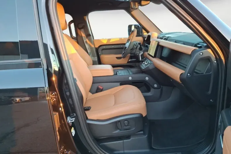 Land Rover Defender din 2024 cu 21.748 km - oferta LAN169435 - foto 8