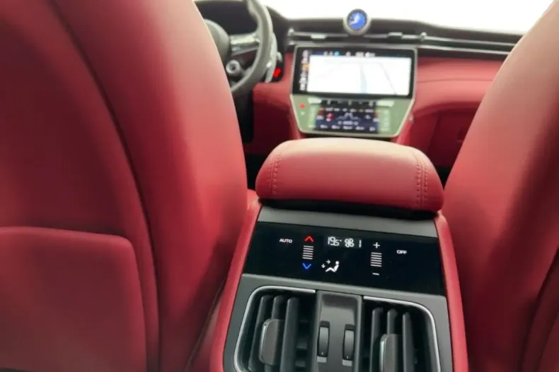 Maserati Grecale din 2022 cu 36.476 km - oferta MAS169436 - foto 24