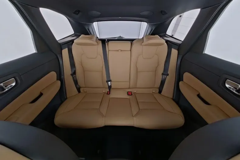 Volvo XC60 din 2025 cu 26.418 km - oferta VOL169442 - foto 6