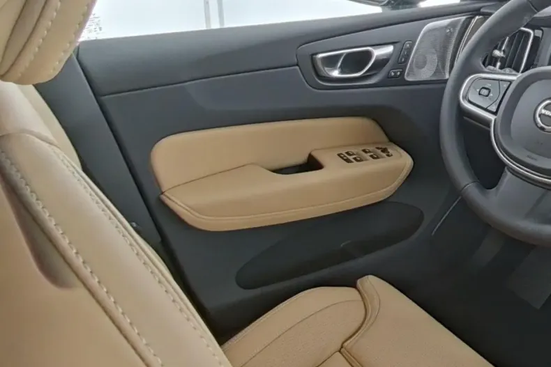 Volvo XC60 din 2025 cu 26.418 km - oferta VOL169442 - foto 10