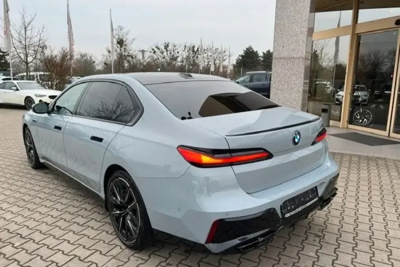 BMW M760 din 2023 cu 62.750 km - oferta BMW169444 - foto 3