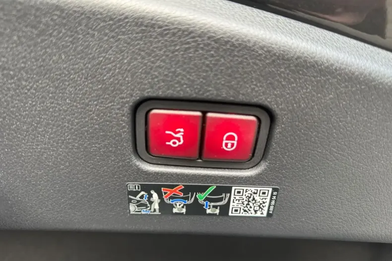 Mercedes-Benz CLE 300 din 2025 cu 4.500 km - oferta MER169454 - foto 13