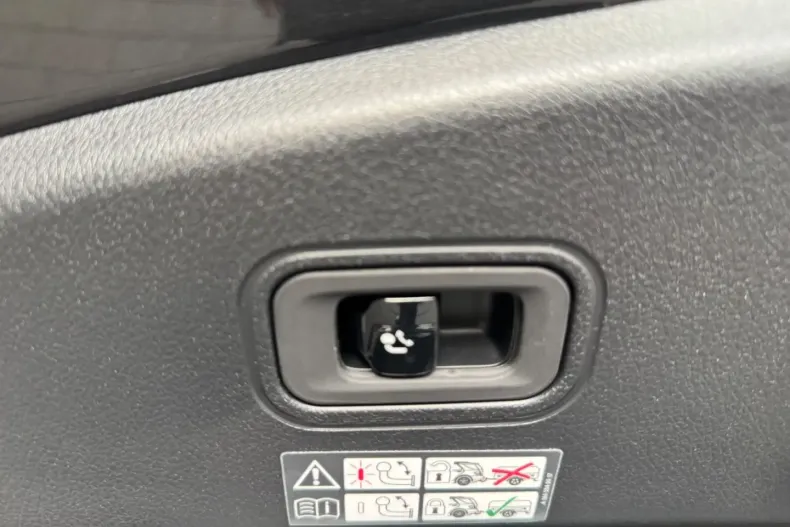 Mercedes-Benz CLE 300 din 2025 cu 4.500 km - oferta MER169471 - foto 15