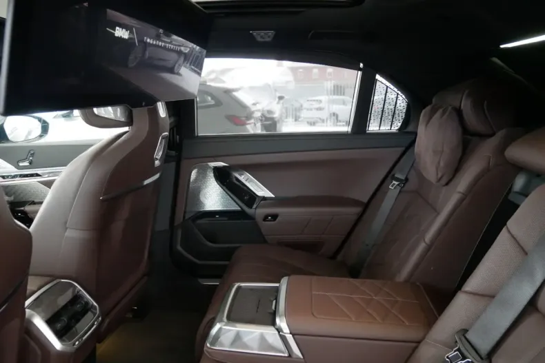 BMW 740 din 2022 cu 53.393 km - oferta BMW169474 - foto 34