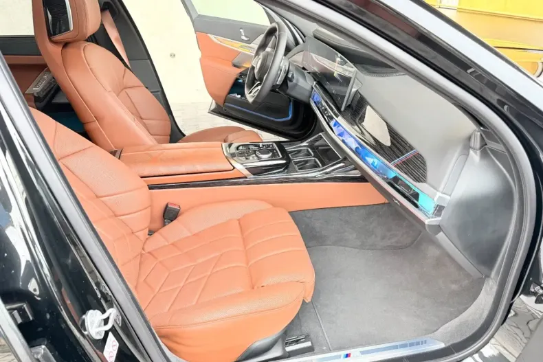 BMW 740 din 2024 cu 14.400 km - oferta BMW169476 - foto 18