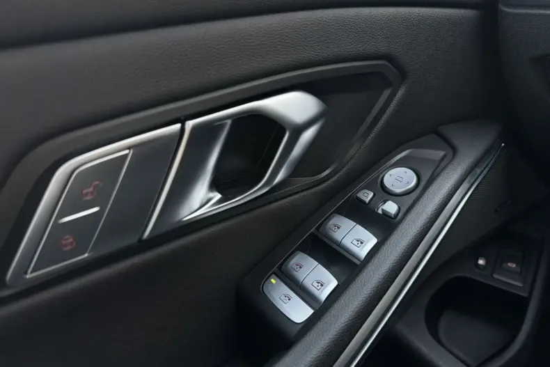 BMW 330 din 2024 cu 17.374 km - oferta BMW169488 - foto 17