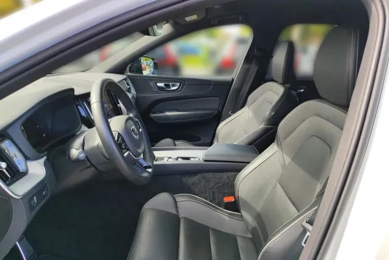 Volvo XC60 din 2022 cu 51.380 km - oferta VOL169508 - foto 13