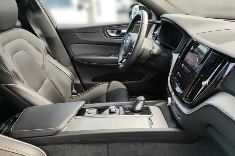 Volvo XC60 din 2022 cu 51.380 km - oferta VOL169508 - foto 21