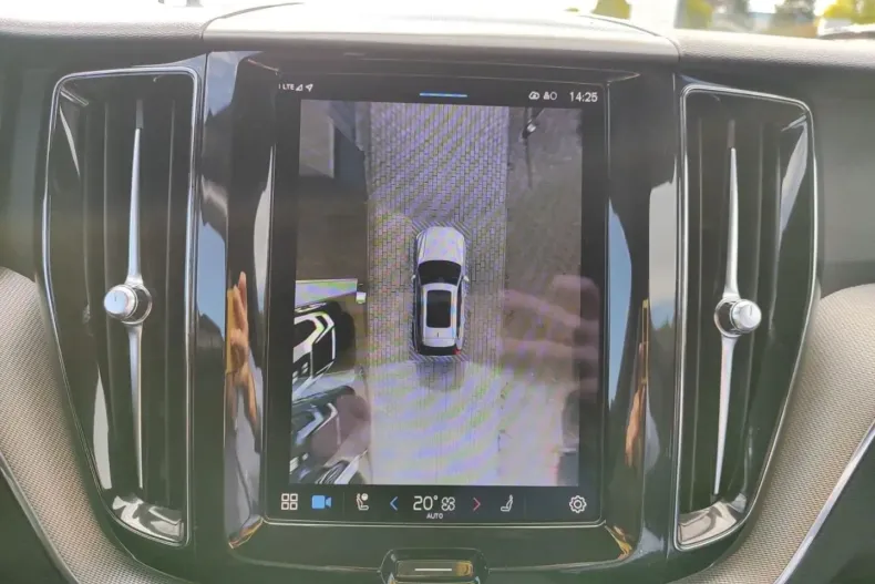 Volvo XC60 din 2022 cu 51.380 km - oferta VOL169508 - foto 23